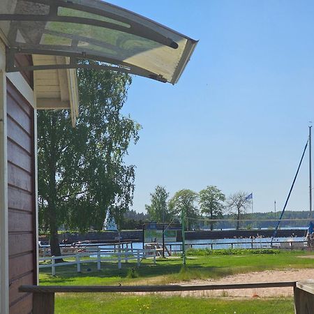 Kanalkrogen Stugor Sjotorp Bagian luar foto