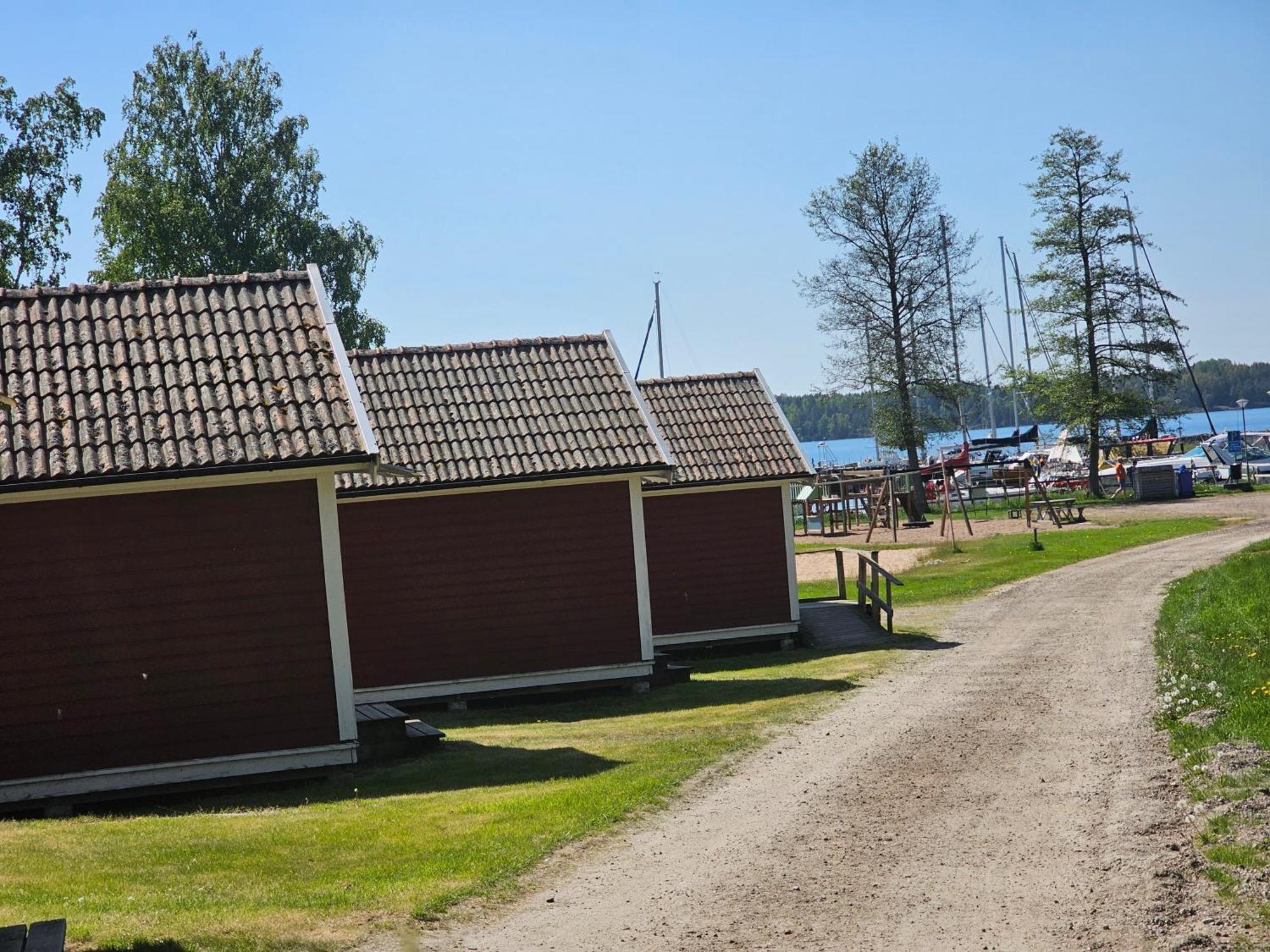 Kanalkrogen Stugor Sjotorp Bagian luar foto