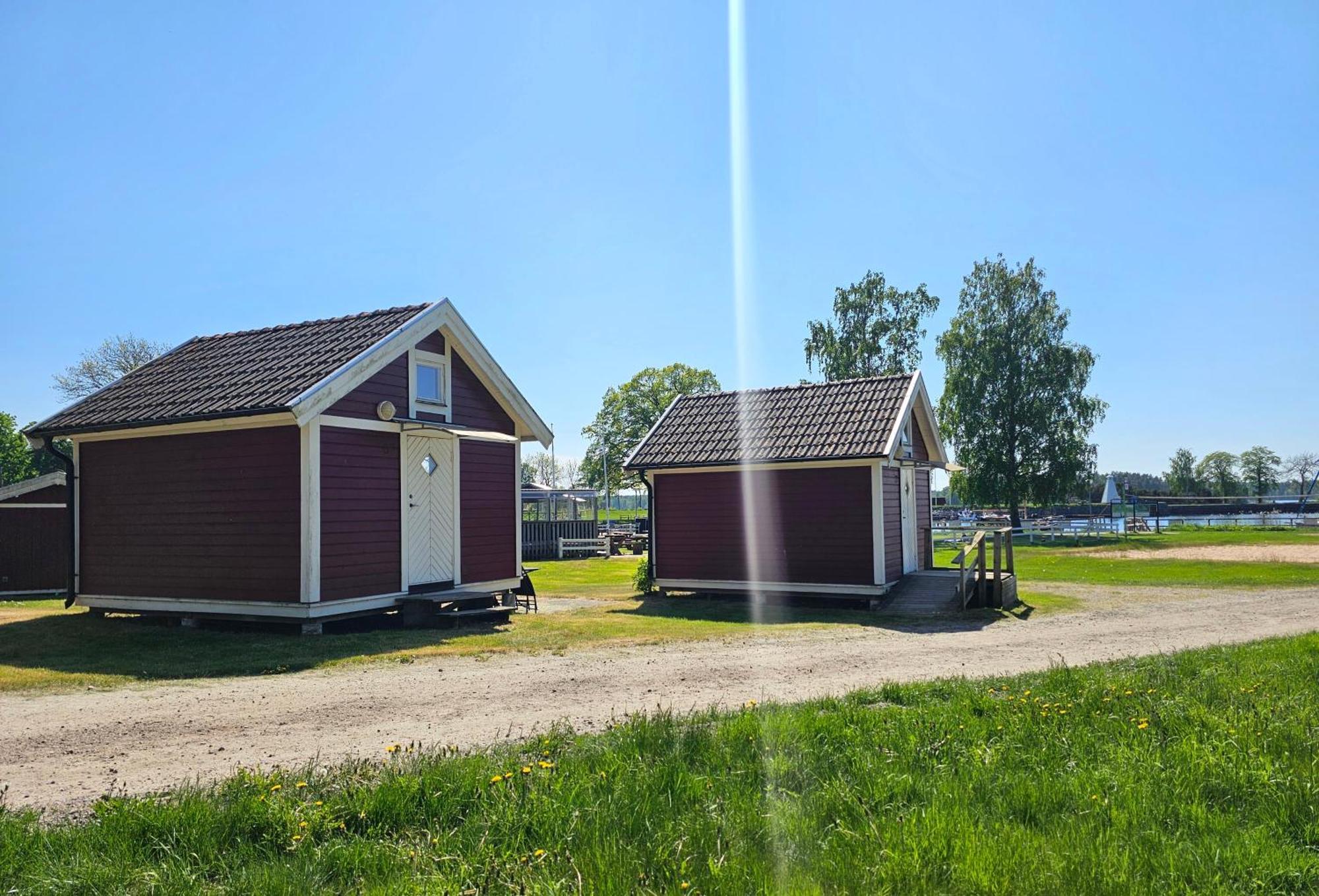 Kanalkrogen Stugor Sjotorp Bagian luar foto