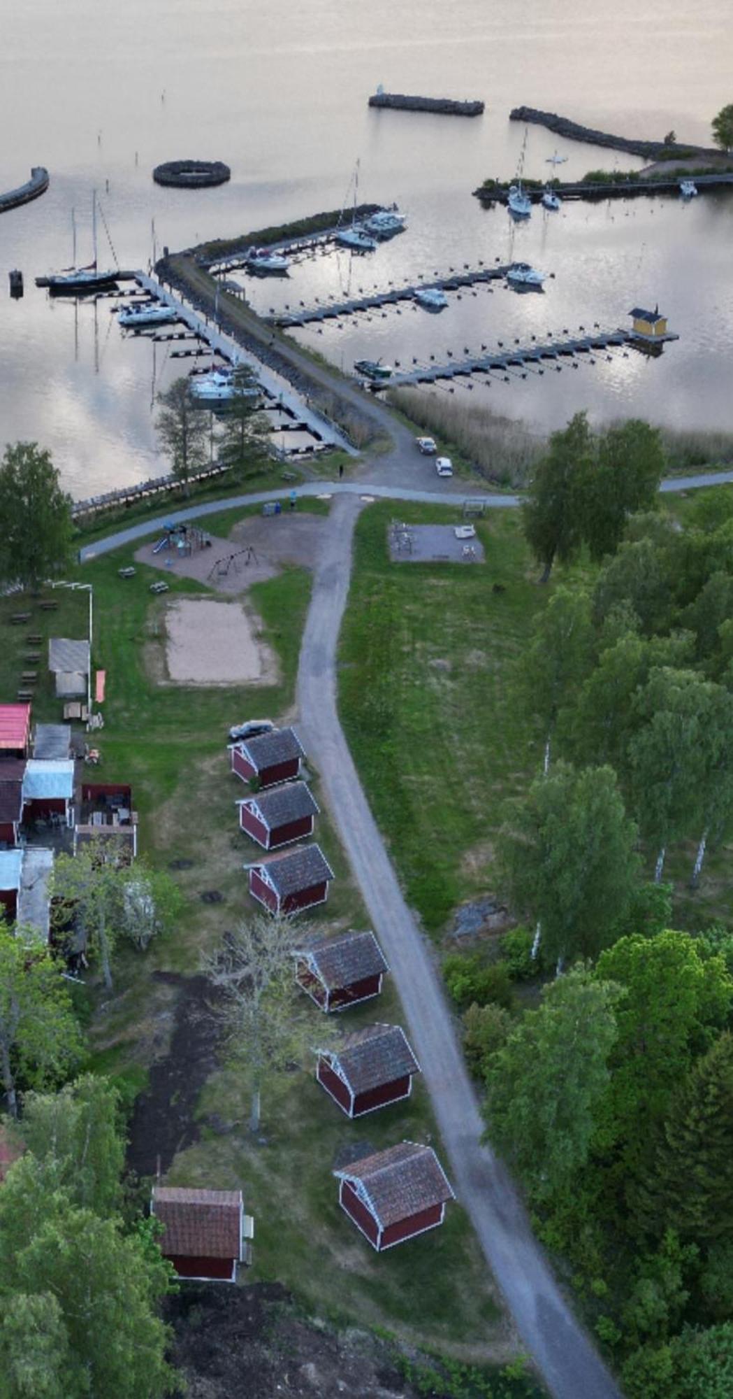 Kanalkrogen Stugor Sjotorp Bagian luar foto
